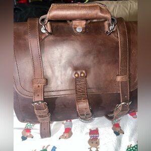 Saddleback Leather Large Brown Distressed Buckle Flap BriefCase Good Condition